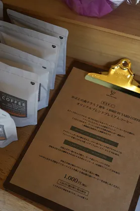 BIRD IN YARD COFFEE × かぶとの森テラス7周年記念限定販売コーヒーパッケージ陳列